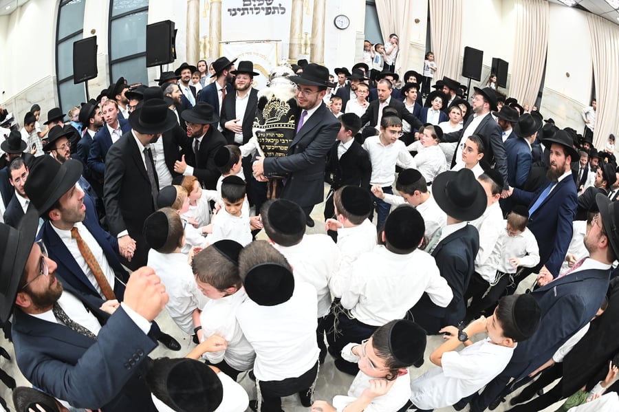 הכנסת ספר תורה לביהמ"ד בית השם