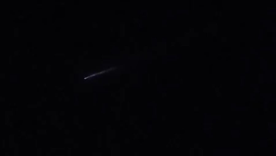 עצם זוהר בשמי איראן הלילה