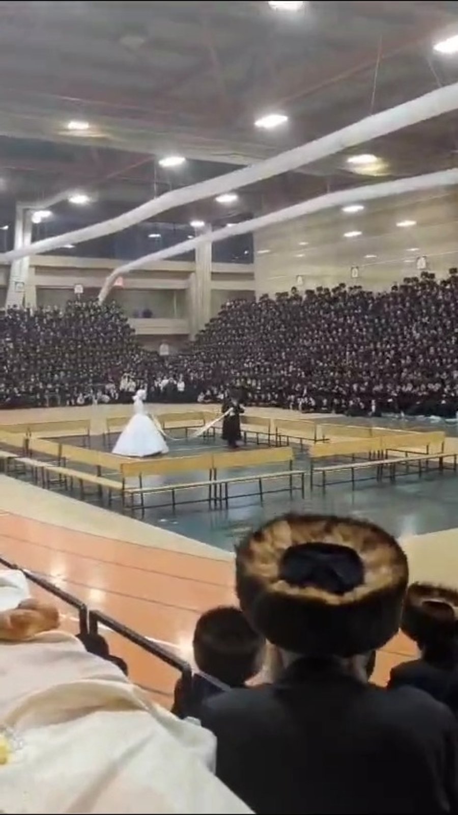 האדמו"ר מסקווירא בריקוד מצווה טאנץ