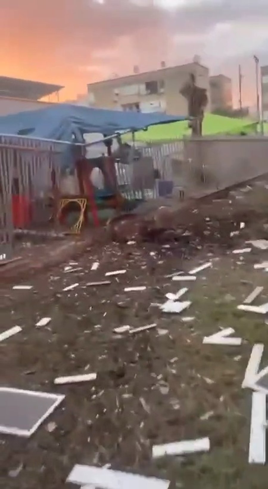 פגיעה ישירה בעכו בזמן נאומו של נעים קאסם