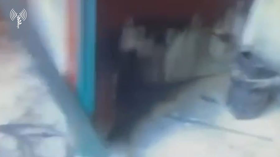 תיעוד של מחבלים ממלכדים מבנה במרחב בו פועלים הכוחות