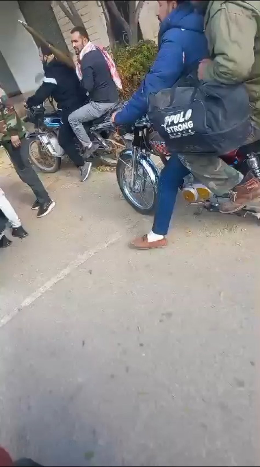 המורדים בדרום סוריה השתלטו על מחסומים של צבא אסד - פחות מ-20 ק"מ אווירית מהגבול עם ישראל.