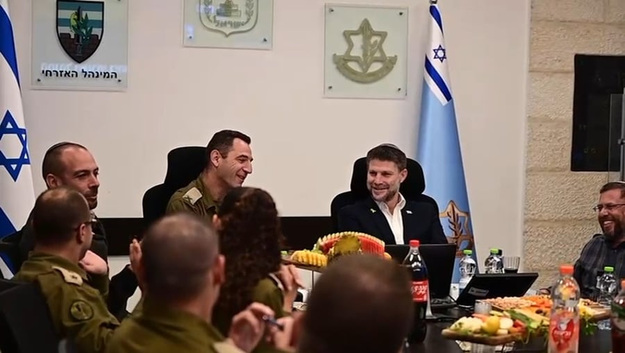 שר האוצר בישיבת עבודה עם ראשי המינהל האזרחי