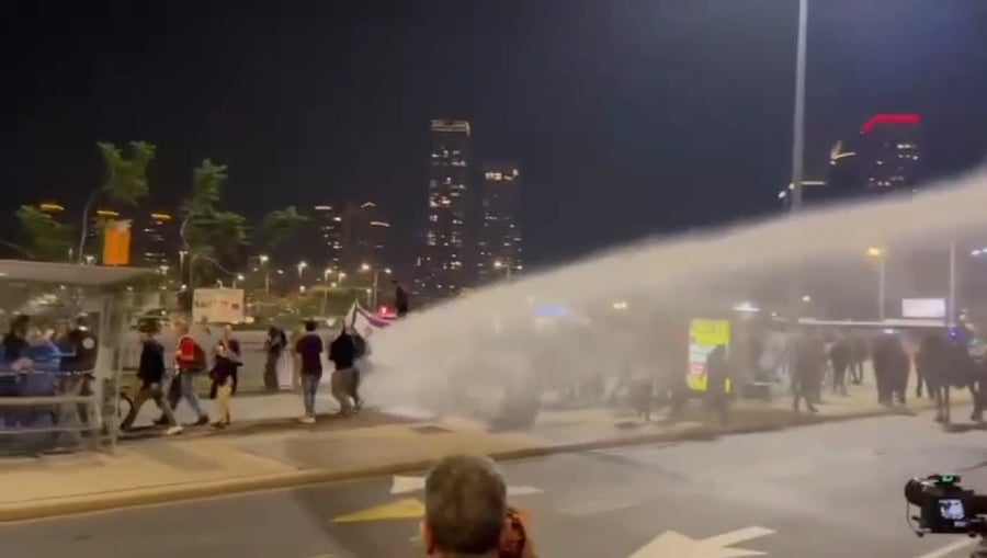 מכת"זית משטרתית בהפגנת השמאל בתל אביב