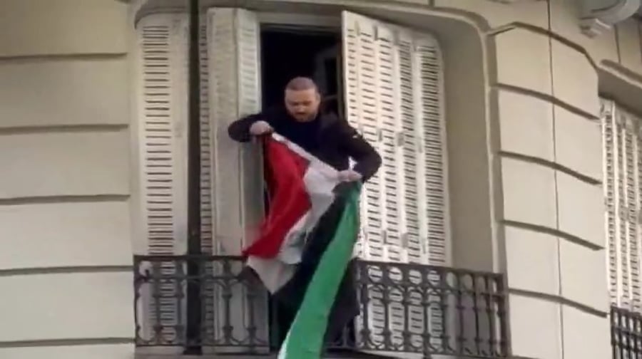 החלפת הדגלים בשגרירות סוריה בספרד, היום