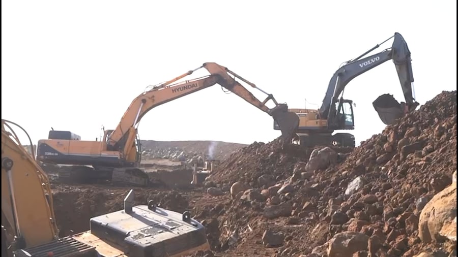 צפו: הקמת המכשול ההנדסי בגבול עם סוריה - "מזרח חדש"