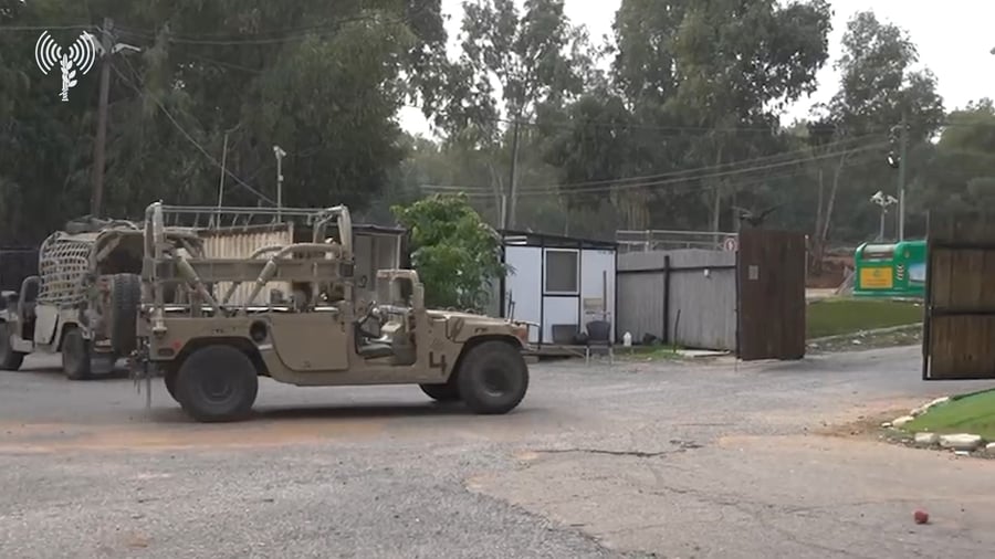 לוחמי הצנחנים רגע לפני הכניסה לסוריה