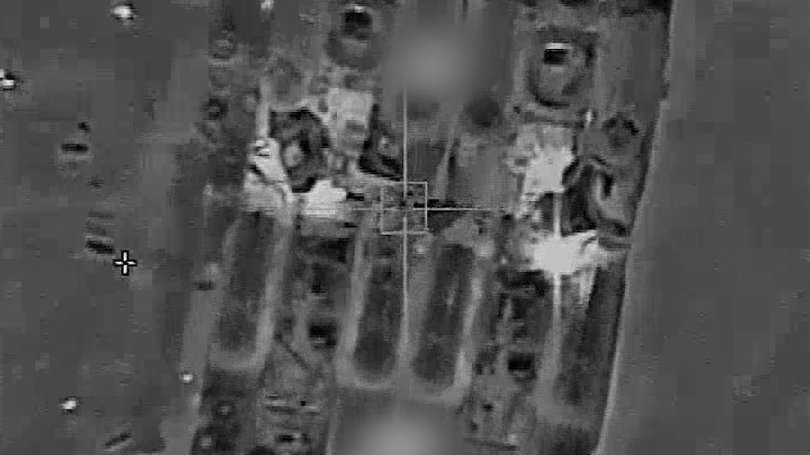 תיעוד מהשמדת כלי השיט במרחב בנמל אל ביידה ונמל לאד׳קיה על-ידי חיל הים במבצע חץ הבשן