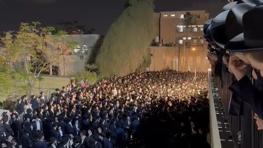 מיטת הגר"א דויטש זצ"ל מגיעה לישיבת פוניבז'