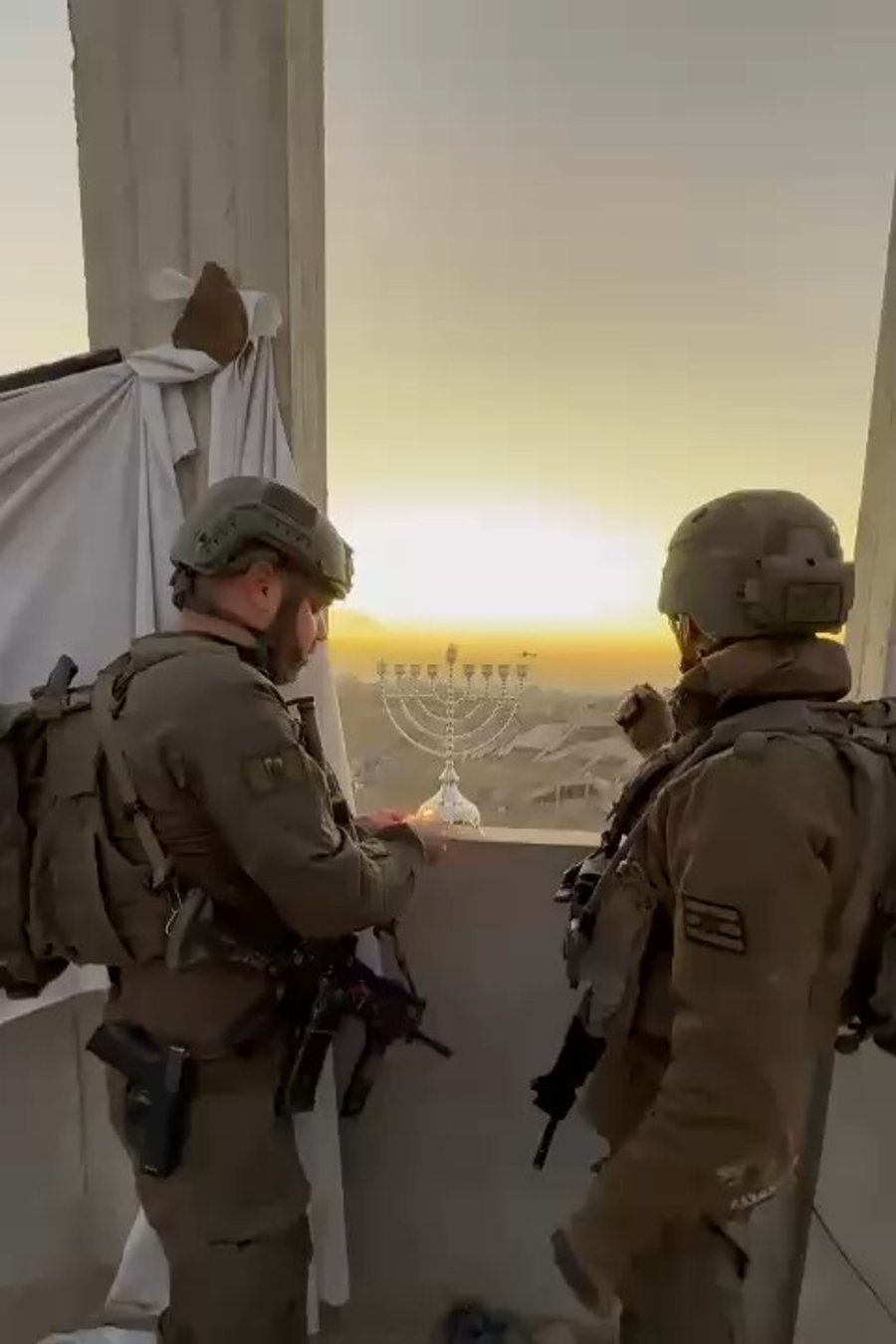 הדלקת נר ראשון בג'באליה