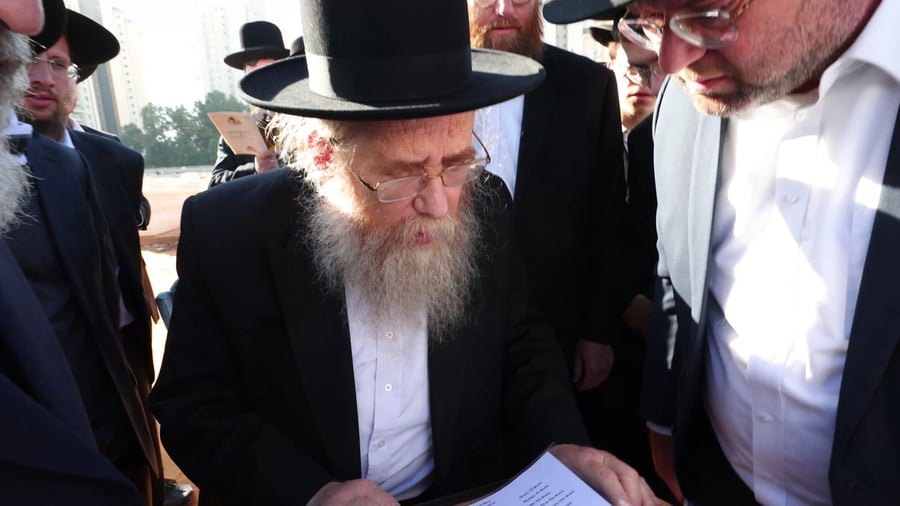 מעמד תפילה מיוחד על ציונו של הגראי"ל שטיינמן: "מקים מערך כשרות המקוואות..."