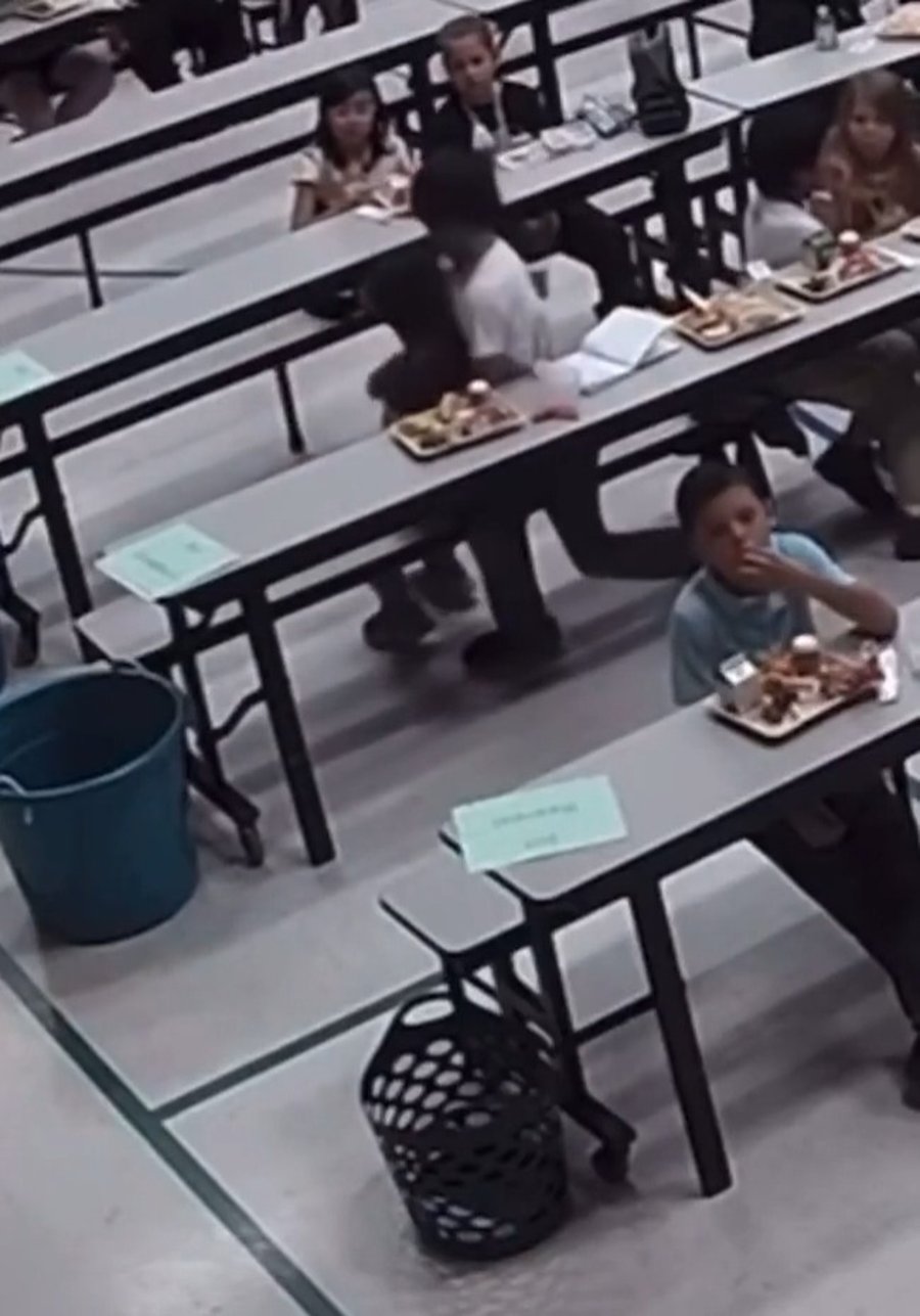 תומאס בן ה-8 מציל את חברו 