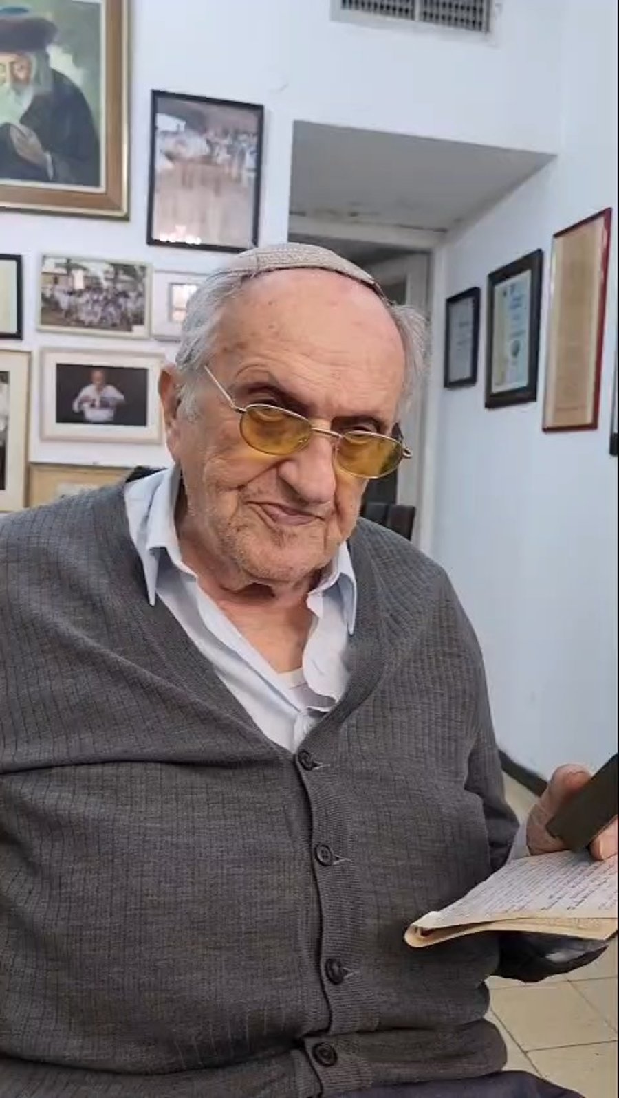 ניצול השואה דוב לנדא משתף את סיפורו האישי