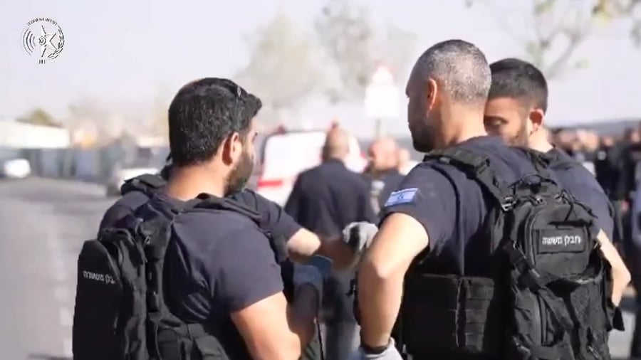 תיעוד מזירת ניסיון הפיגוע והסכין שנתפסה