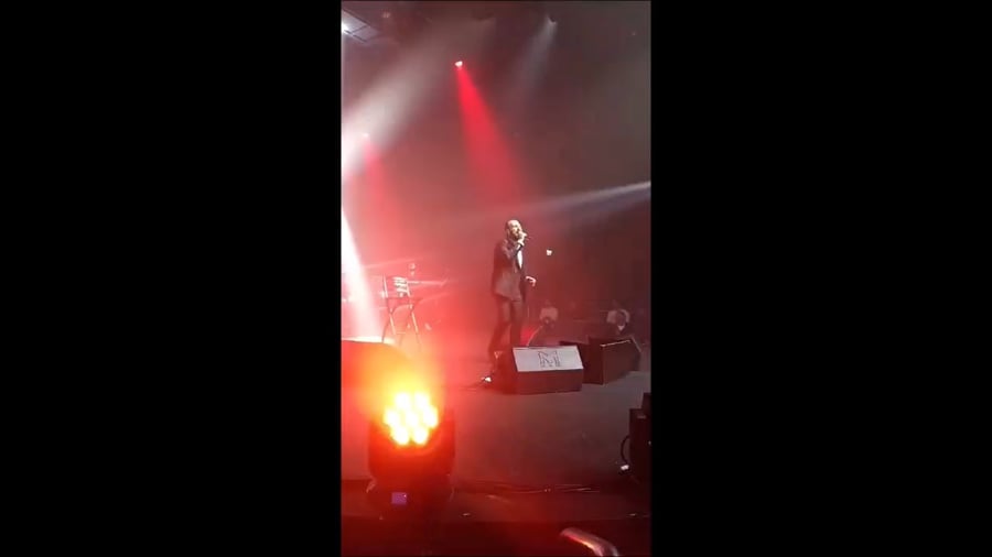 נמואל במופע