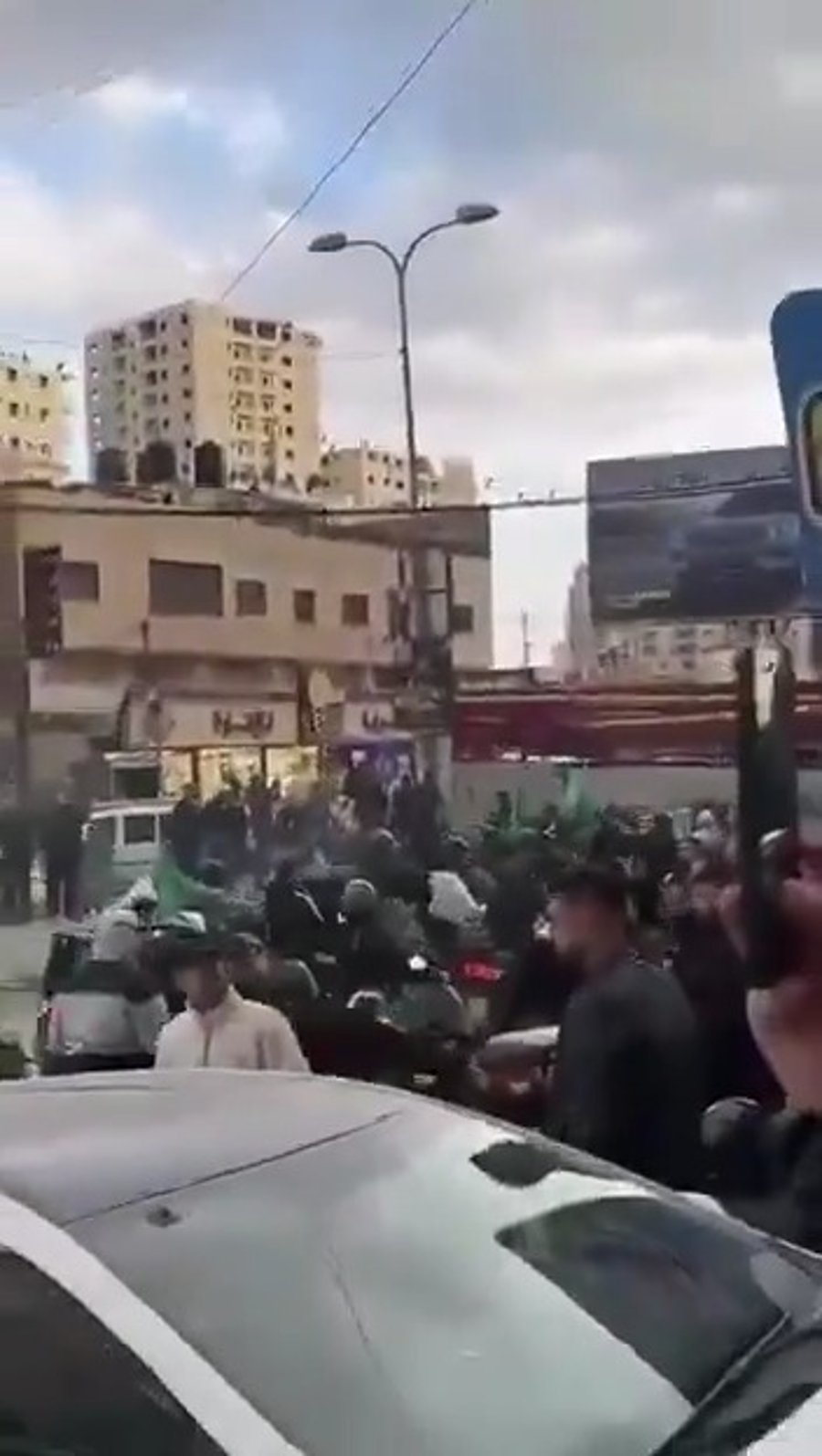 המחבלים שמחים אחרי השחרור