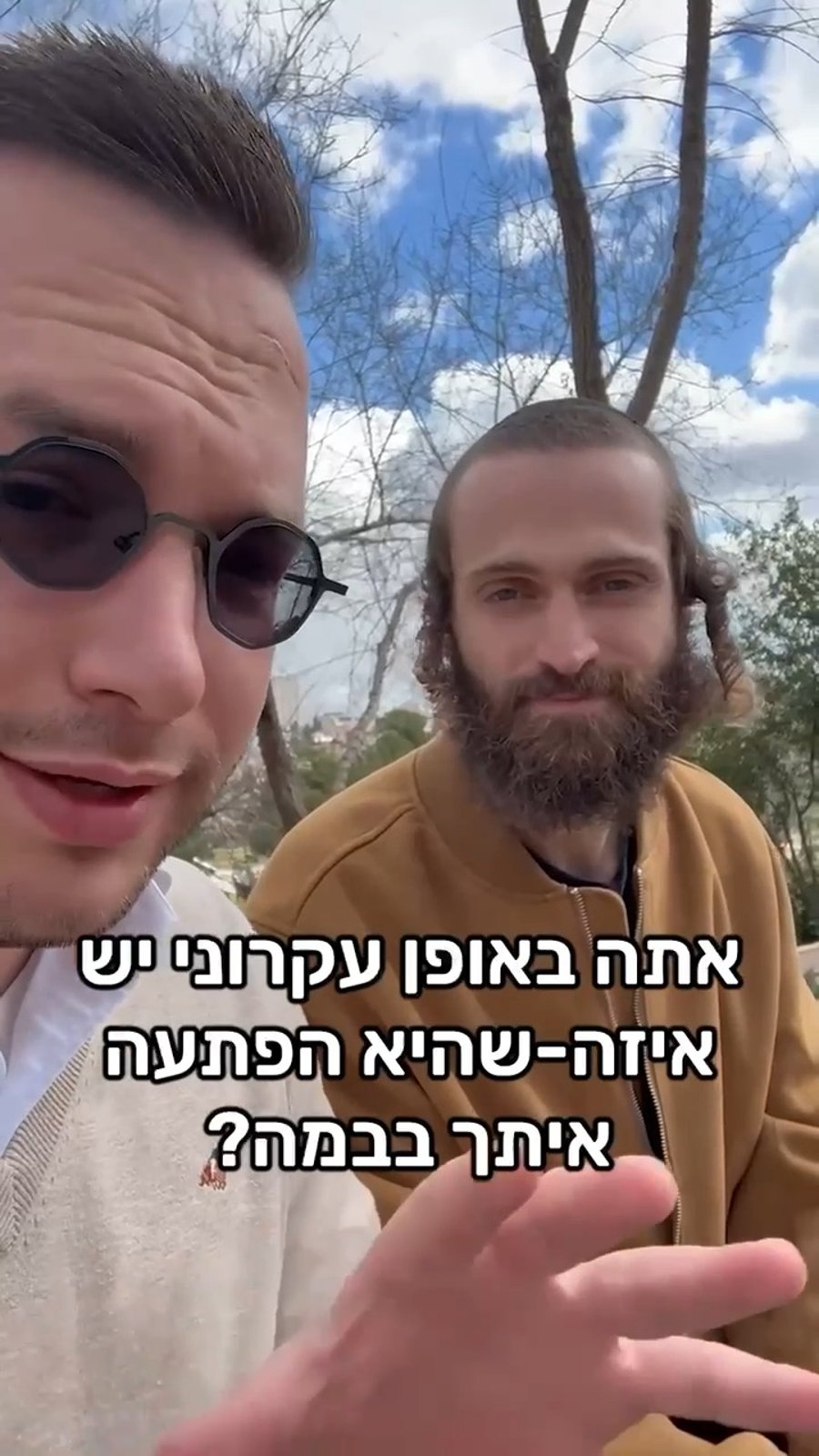 "כשמשהו דחוף לך, אתה כותב על זה שיר", מסביר שמואל בכנות