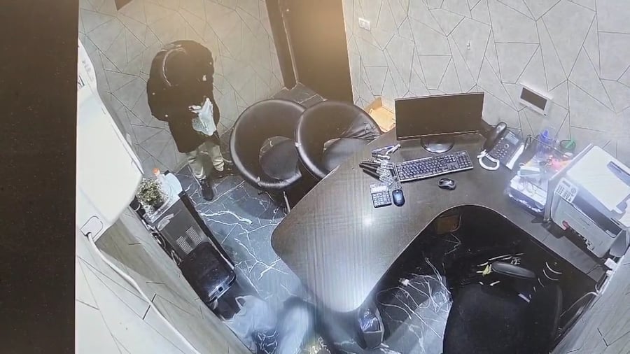 החשוד בפעולה | צפו