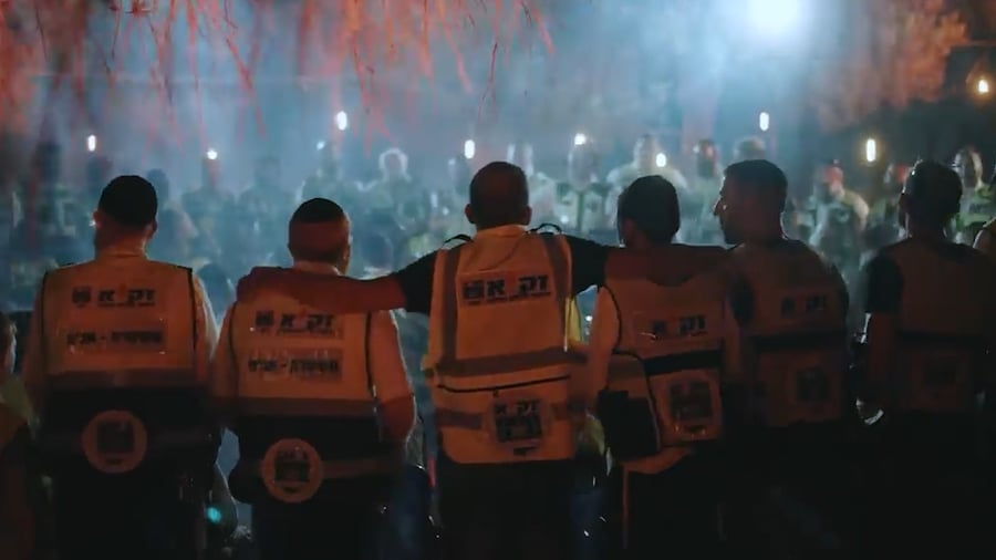 "הקשר יתברר ויבנה במהלך המופע ויספק אספקט מרגש נוסף לכל האירוע".