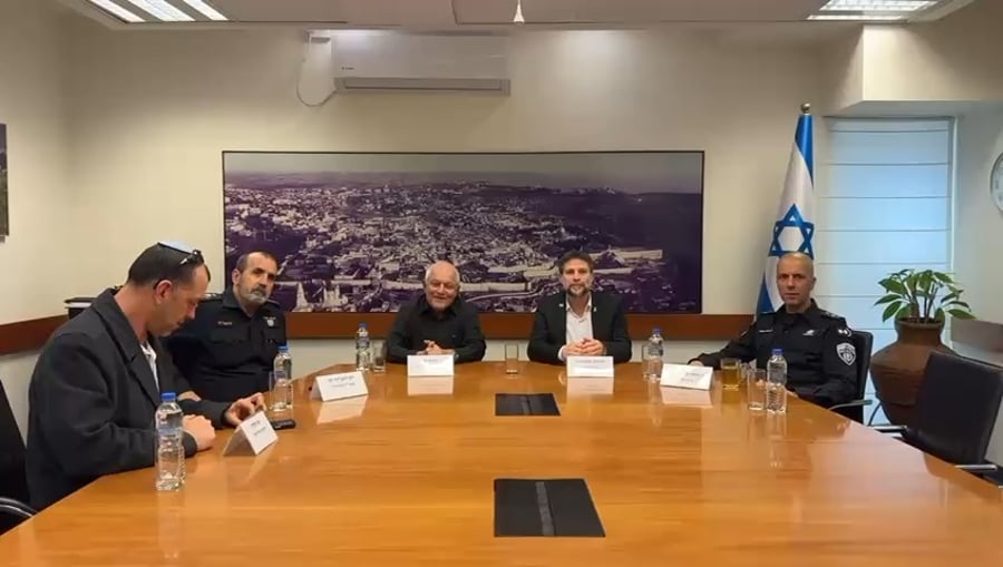 השרים לאחר החתימה על ההסכם