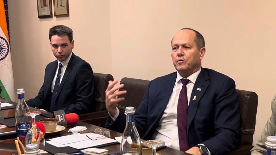 "קשה להם להבין מה זו אמונה באל אחד - זה מסקרן אותם נורא" - ניר ברקת