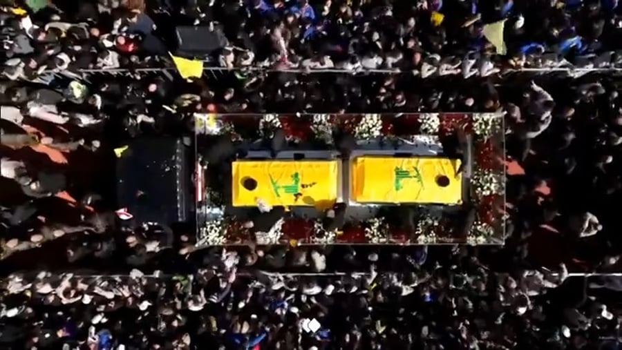 ניגוב הצעיפים בלוויה