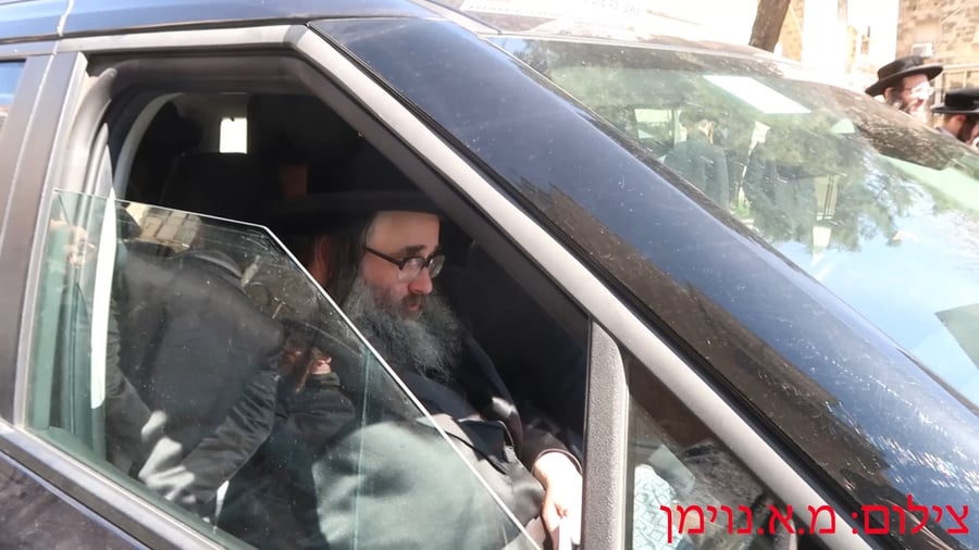 הגה"צ אב"ד סאטמר ירושלים בהפגנה