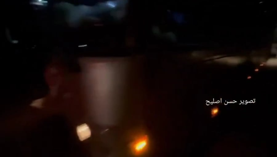 רכבי הצלב האדום בדרך מחאן יונס