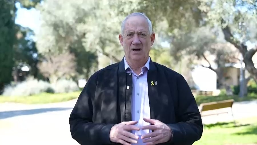 שר הביטחון לשעבר גנץ, מוקדם יותר