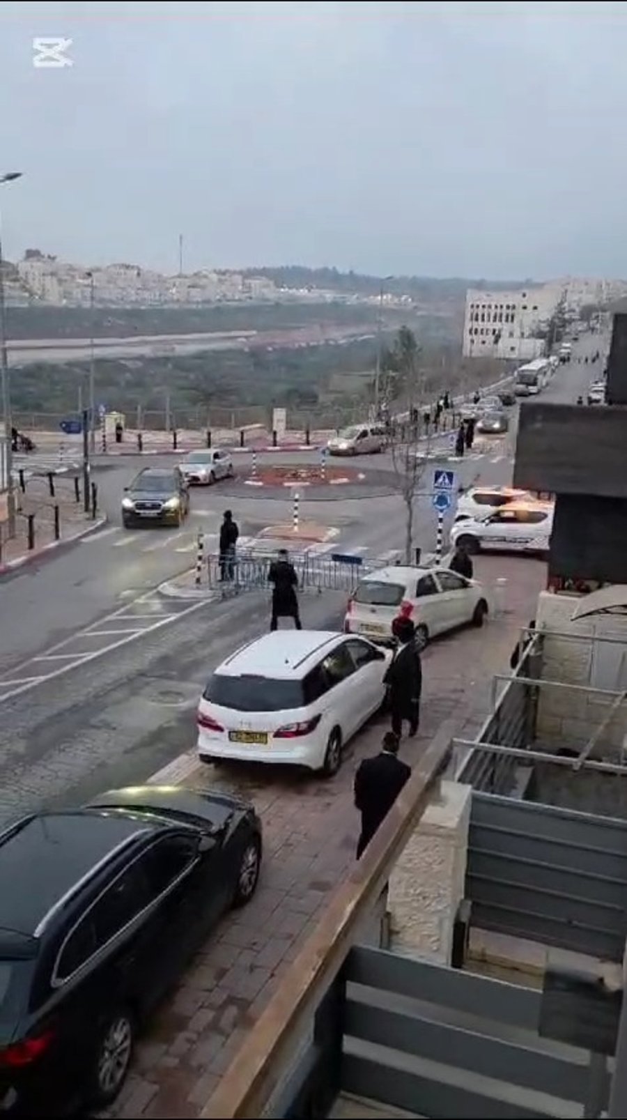 האדמו"ר מאמשינוב בשקיעת החמה של ערב שבת בביתר