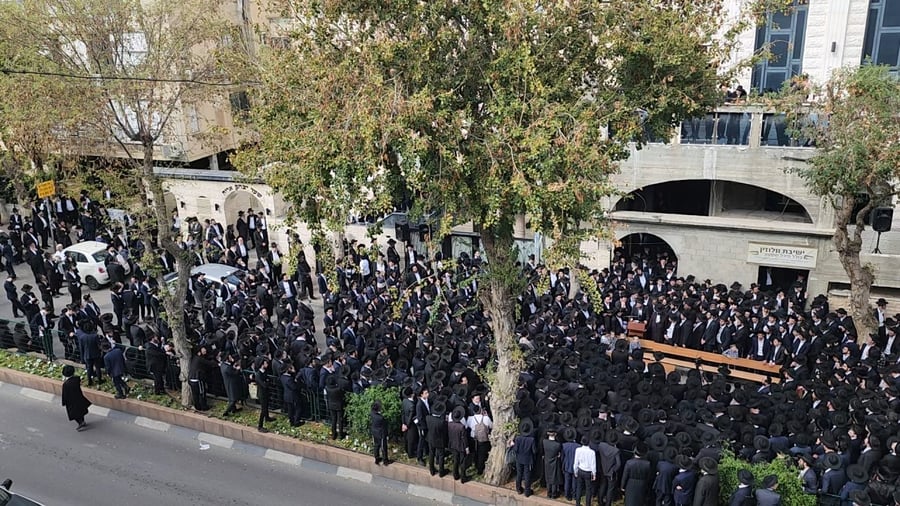 מסע הלוויית הגאון רבי זאב ברלין זצ"ל