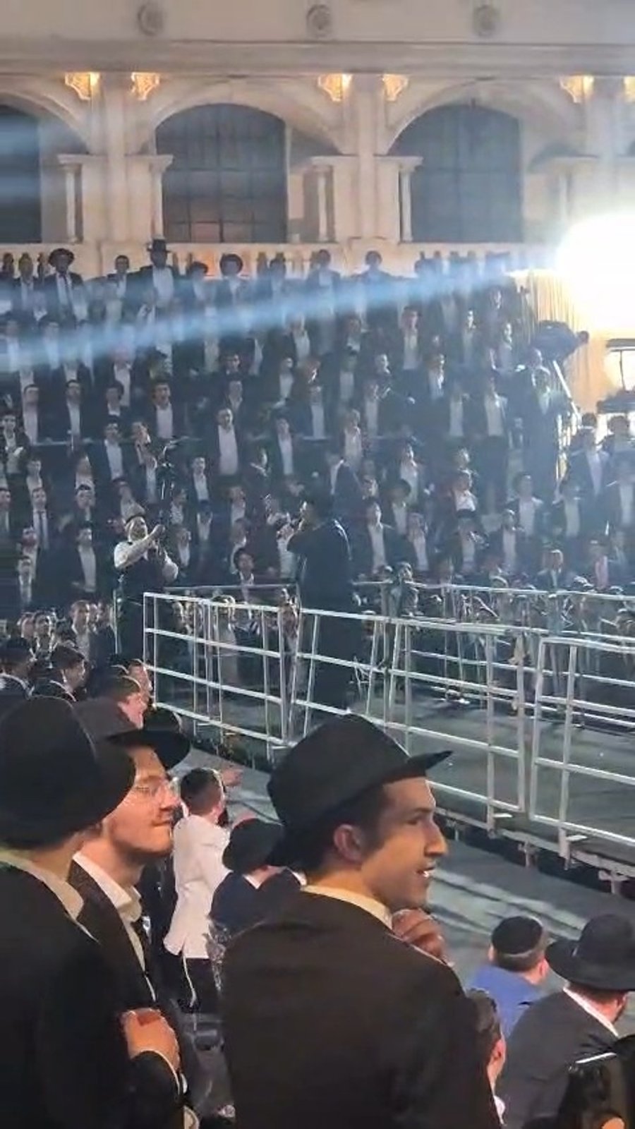 הגרש"ב סורוצקין וההמונים בשירת "עוצו עצה"