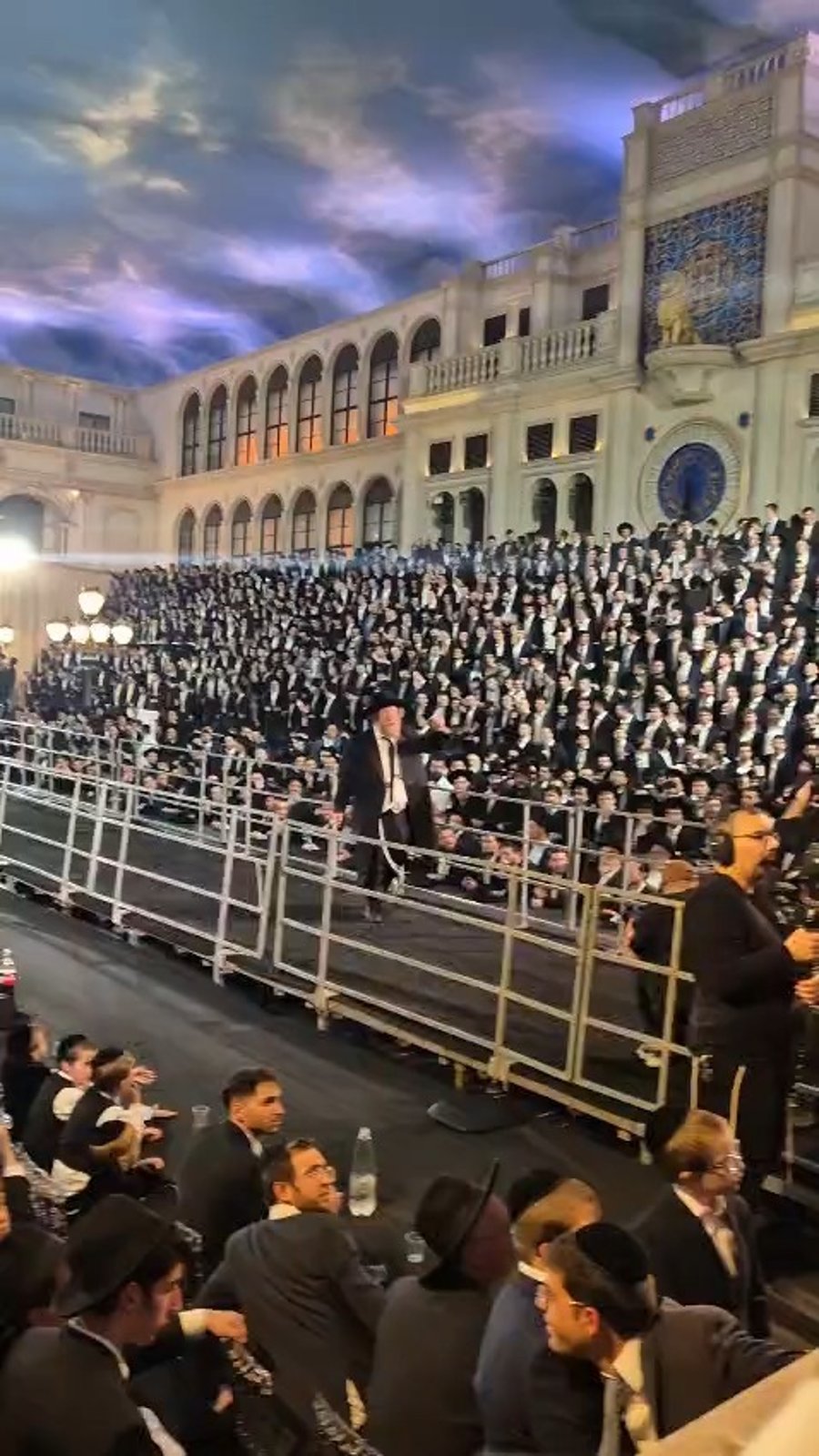 הגרש"ב סורוצקין וההמונים בשירת "וכל מאמינים"