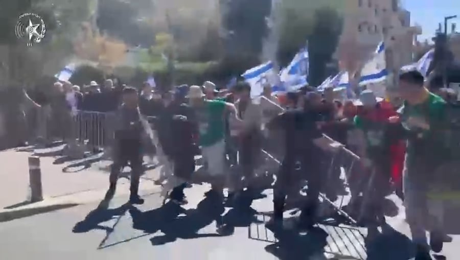 מפגינים ברחוב עזה בירושלים