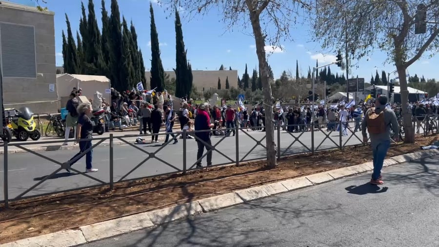 ההפגנה מחוץ לכנסת היום 