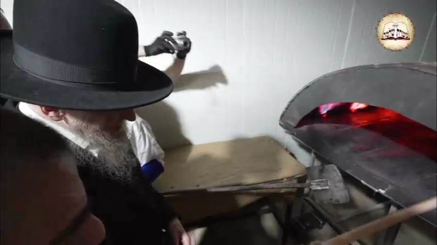 אפיית מצות בחדרו של המשגיח