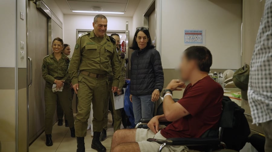 זמיר בביקור פצועים