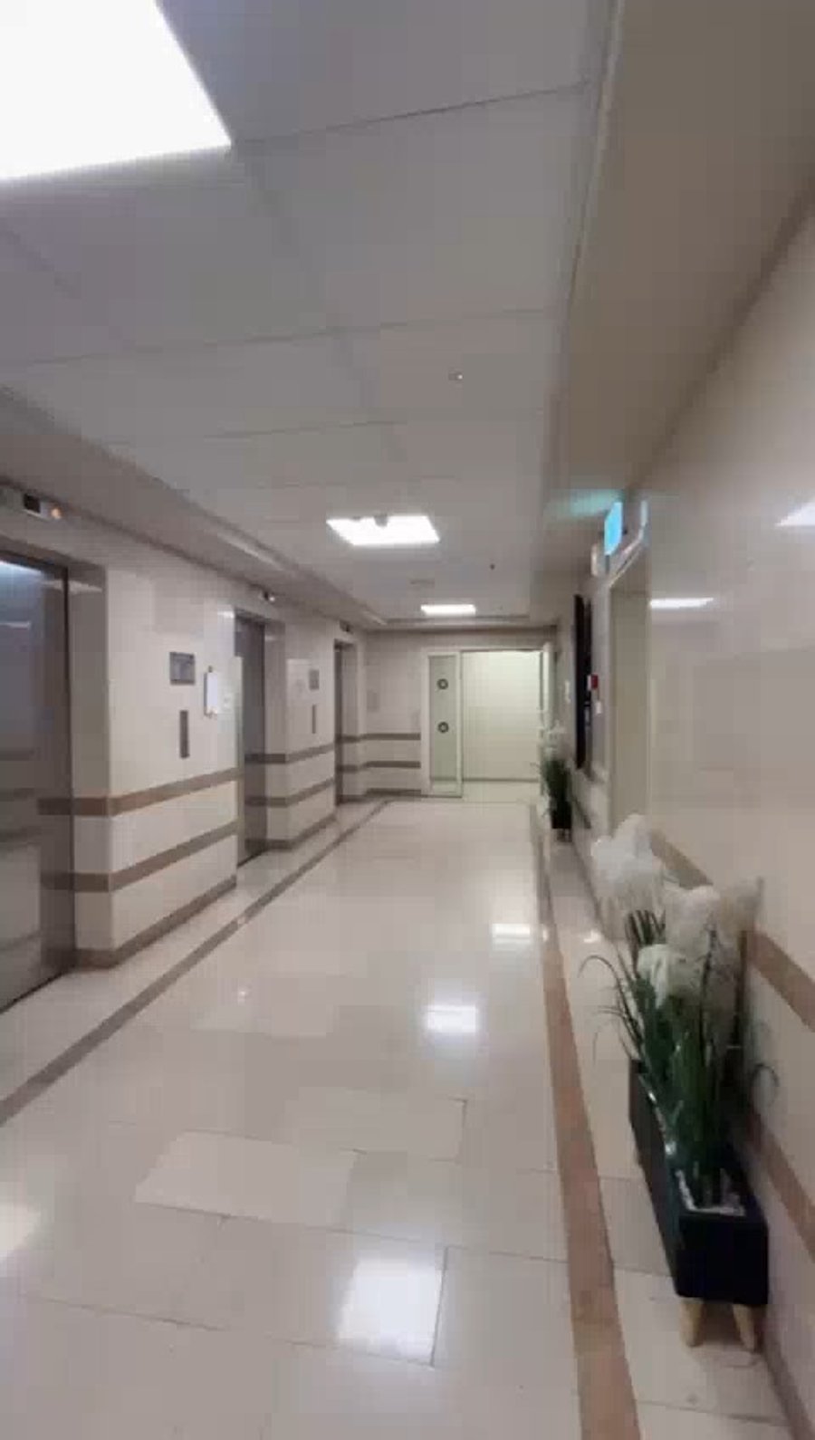 סיור וירטואלי במשרד המפואר (4.5 חדרים, 85 מ"ר) בבניין בית השנהב המבוקש בגבעת שאול. מיקום אסטרטגי, עיצוב איכותי.