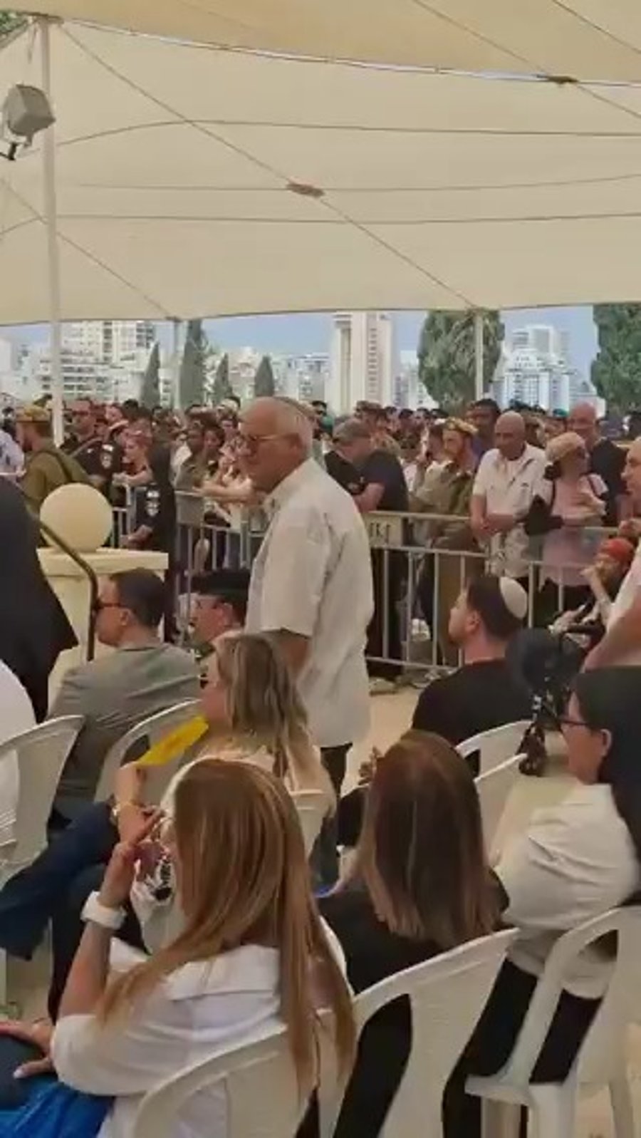 השר בוסו בהנחת הזר