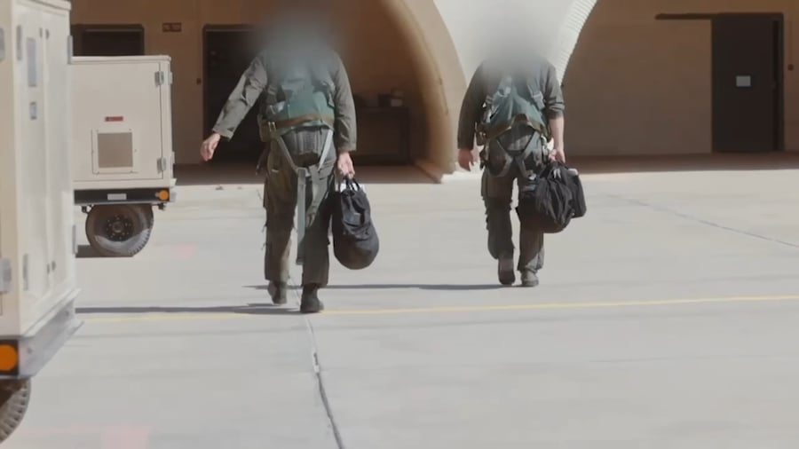 תיעוד מהיערכות חיל האוויר לתקיפות בתימן