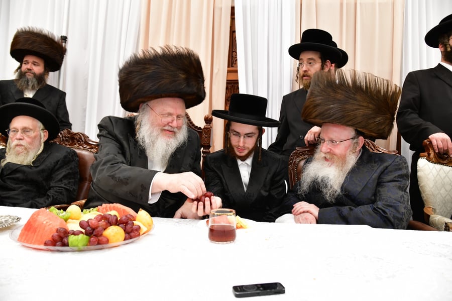 שמחת האירוסין בחצה"ק קרעטשניף ק"ג - קומרנא ב"ש