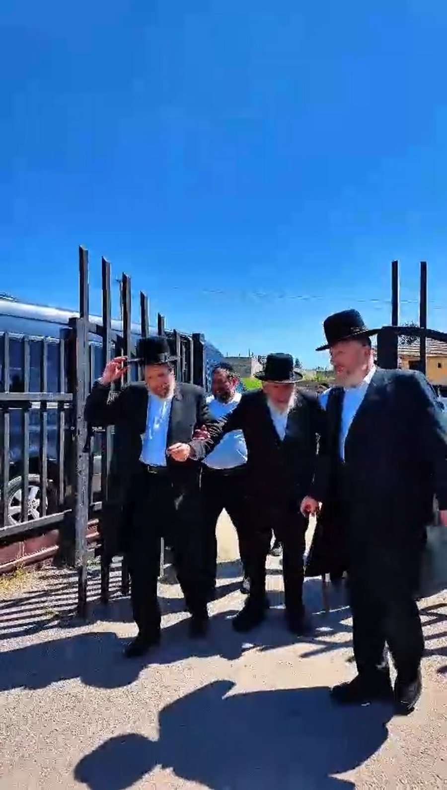 הנגיד החסיד הישיש רבי ישראל דוב גולדברגר פוקד את הציון הקדוש בליסקא