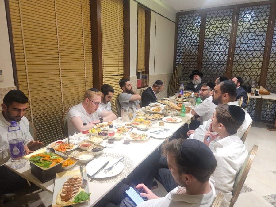 האדמו"ר משאץ אשדוד, בטיש הילולא בעיר שנחאי במדינת סין