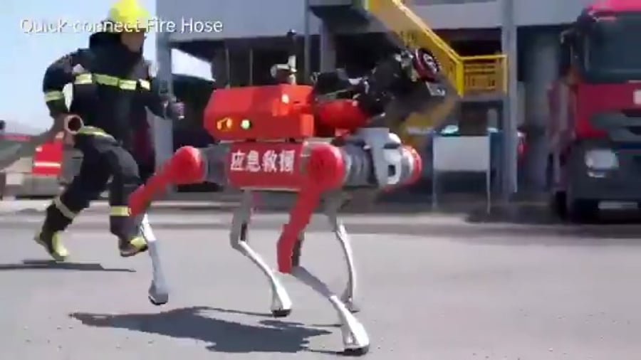 פועלים בשיתוף פעולה עם הכבאים. הרובוטים בפעולה