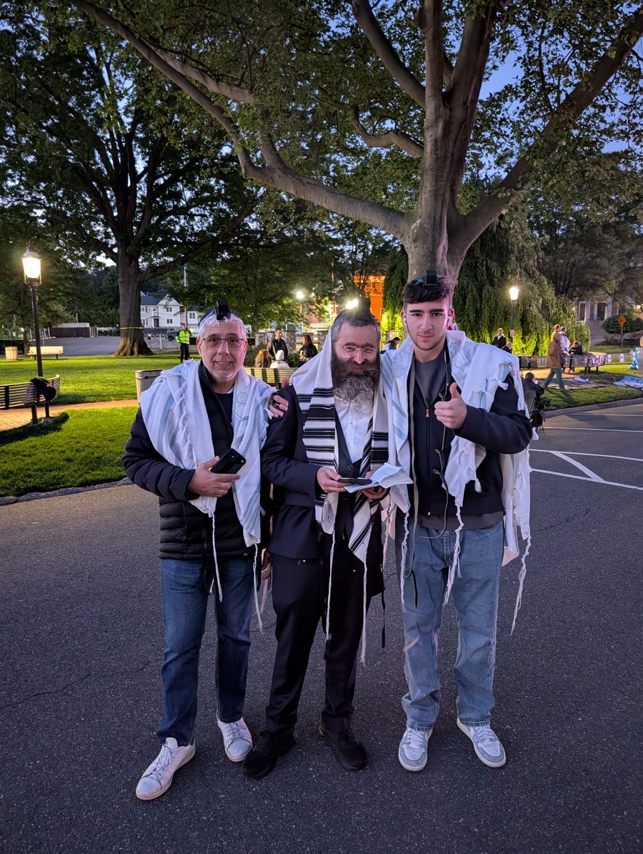 התרגשות בעיירת מגוריו של עידן אלכסנדר: זה מה שערכו שם היהודים | צפו