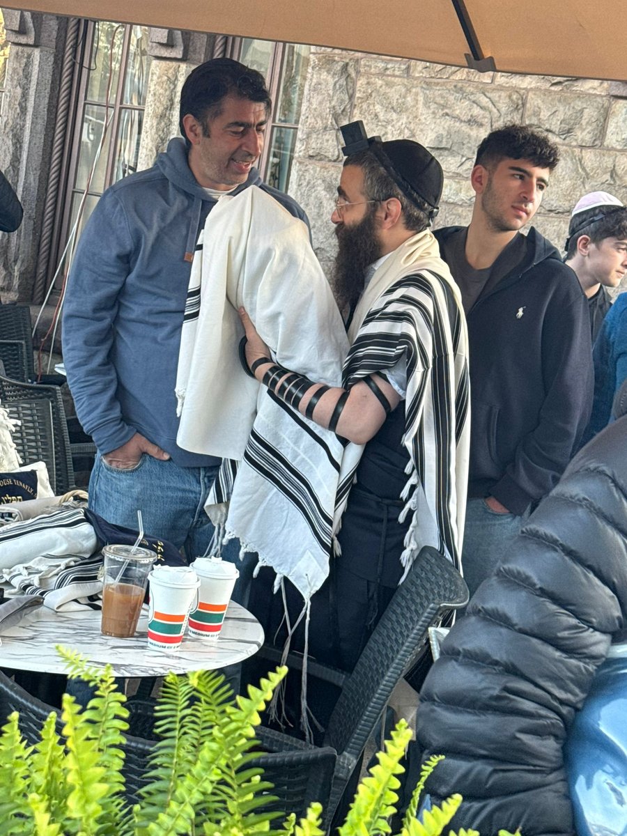 התרגשות בעיירת מגוריו של עידן אלכסנדר: זה מה שערכו שם היהודים | צפו