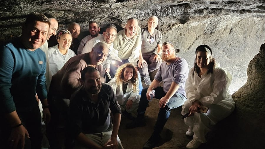פמליית עיריית לוד במעמקי מערת הנזירים, מערת רשב"י ביער בן שמן