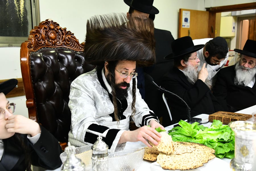 פסח שני בחצה"ק מעז'בוז