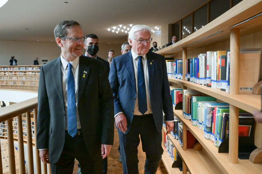 הרצוג ונשיא גרמניה בספריה הלאומית