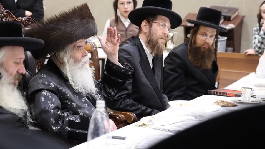 פסח שני בחצה"ק קרעטשניף י-ם